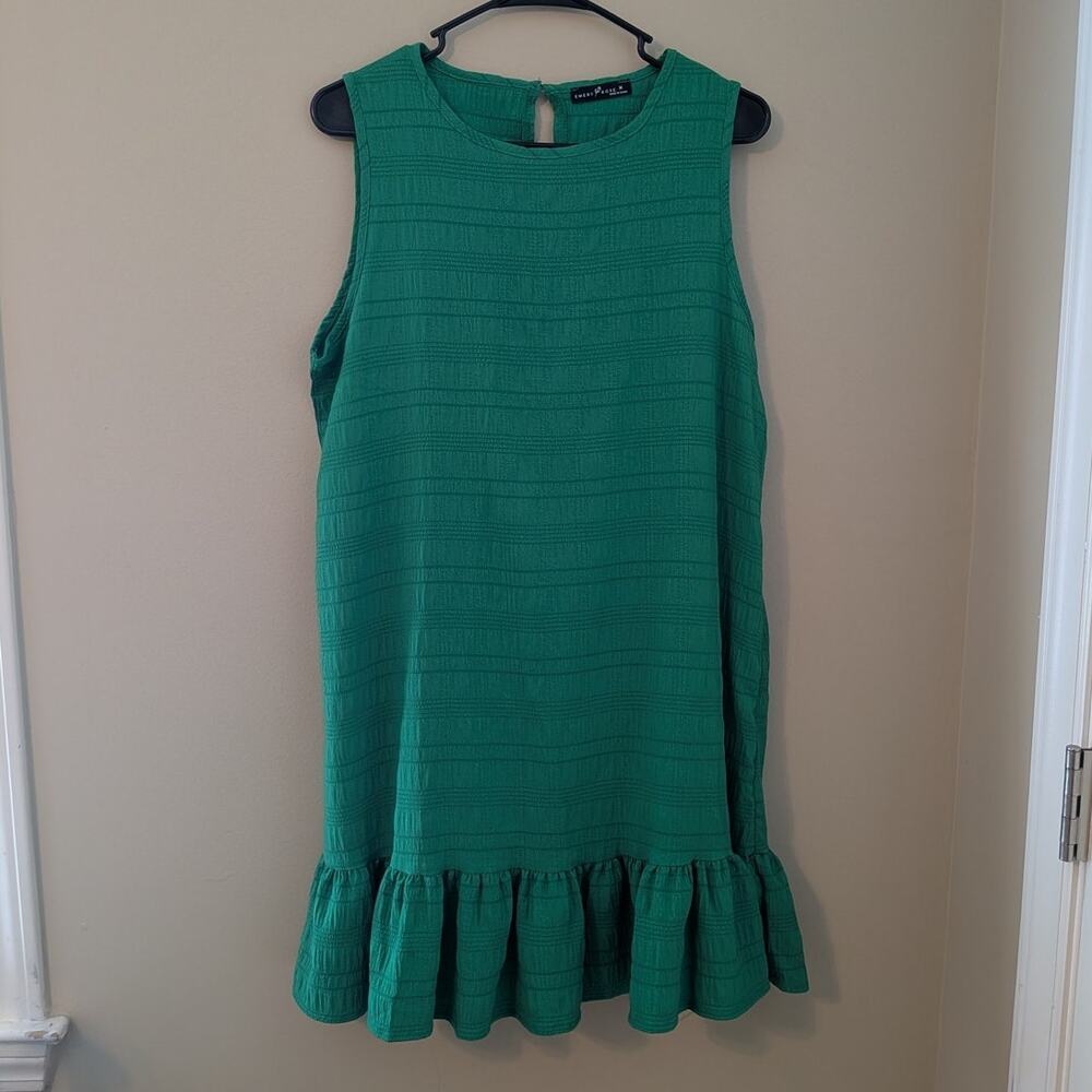 Emery Rose Green Sleeveless Ruffle Hem Dress